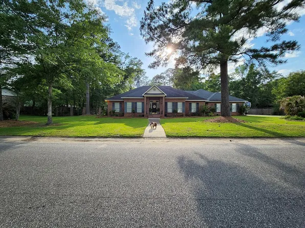 147 Baratara Dr, Chickasaw, AL 36611