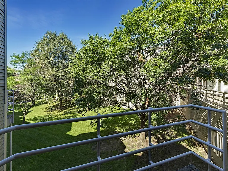 MacLaren Hill — Photo 8