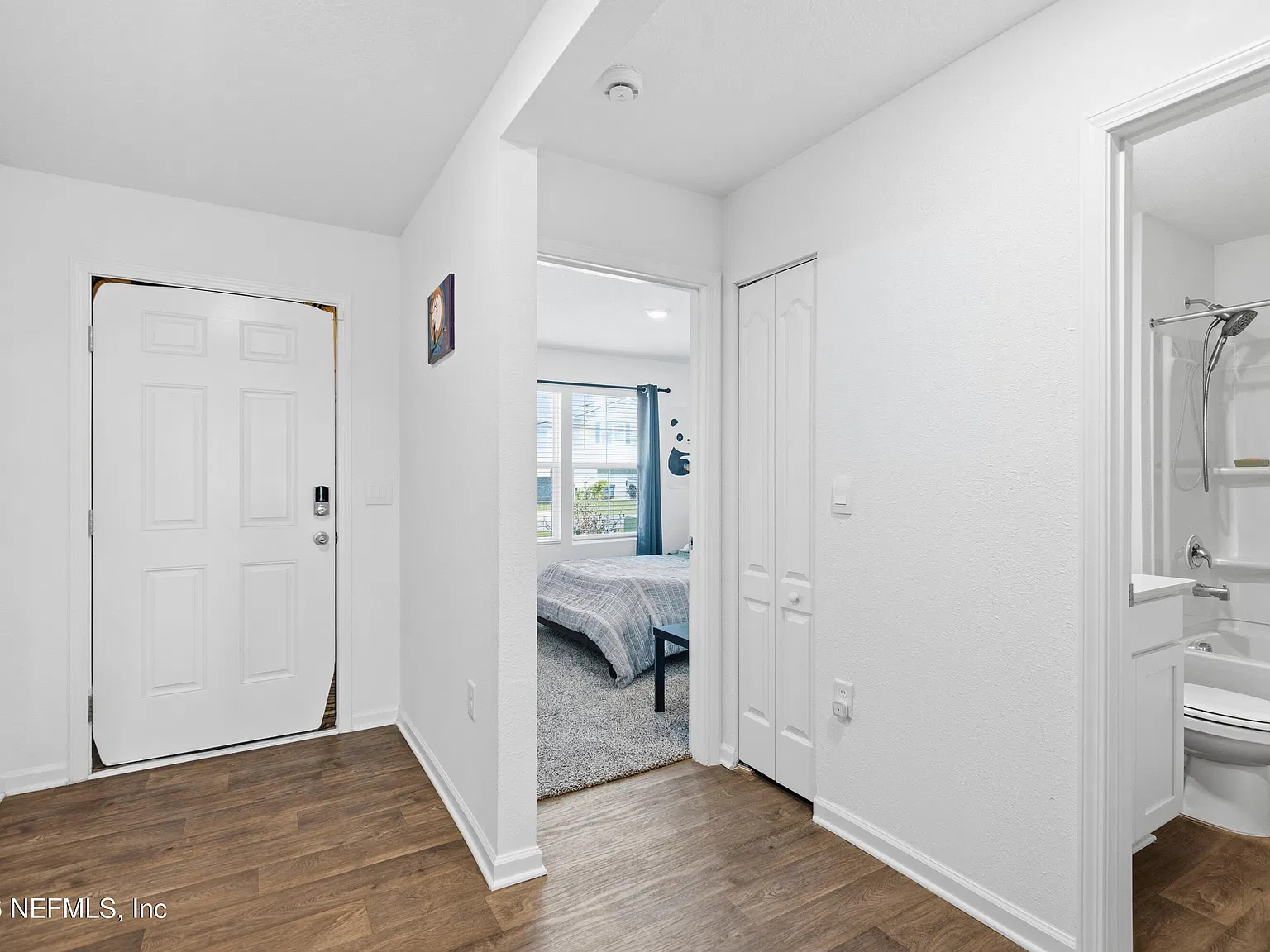 3 bed, 2.0 bath, 1711 sqft, $2,100 — Photo 2
