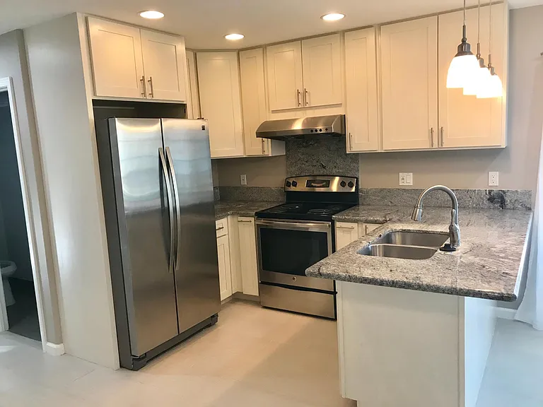 1242 Wilder Ave #A — Photo 2