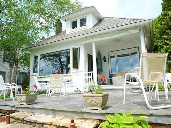 4622 Pangbuin St, Alanson, MI 49706