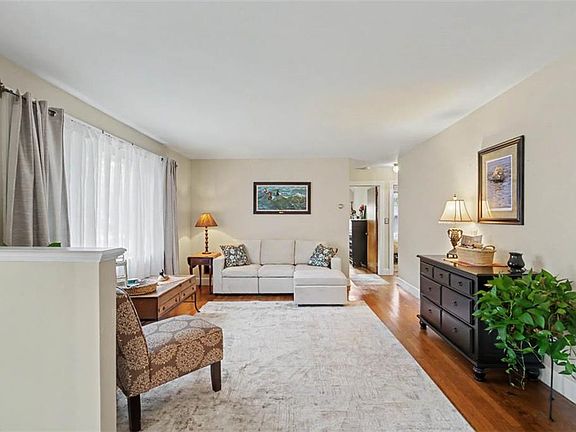 4th image of 227 Sir Oliver Rd