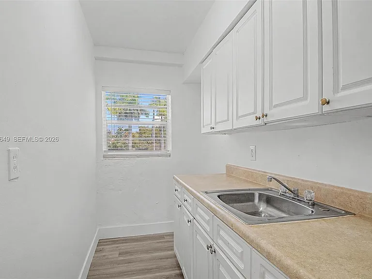 1685 Jefferson Ave #15 — Photo 9