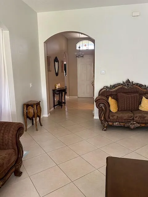 3 bed, 2.0 bath, 1735 sqft, $2,500 — Photo 4