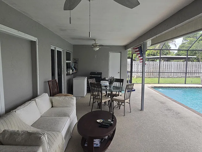288 NW 89th Ave — Photo 14