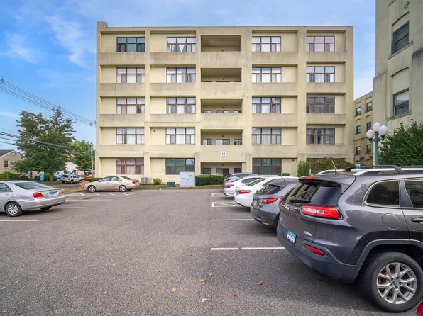 105 Judd Square #105, Wallingford, CT 06492