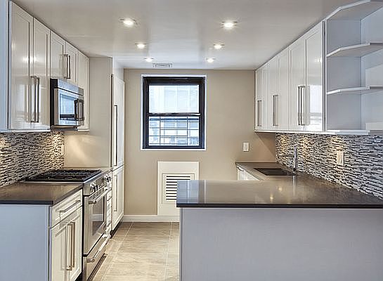 4th image of 301 E 47th St APT 15C
