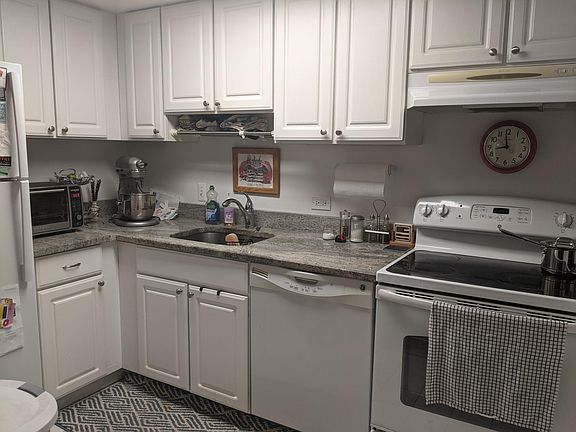 4th image of 15 S Bank St APT 401