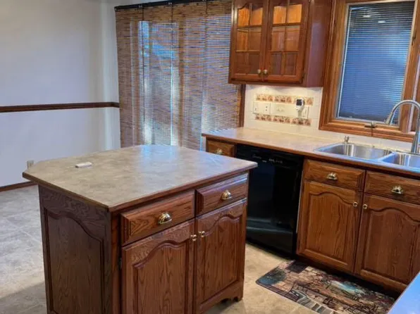 5 Chantilly St, Grand Island, NE 68803