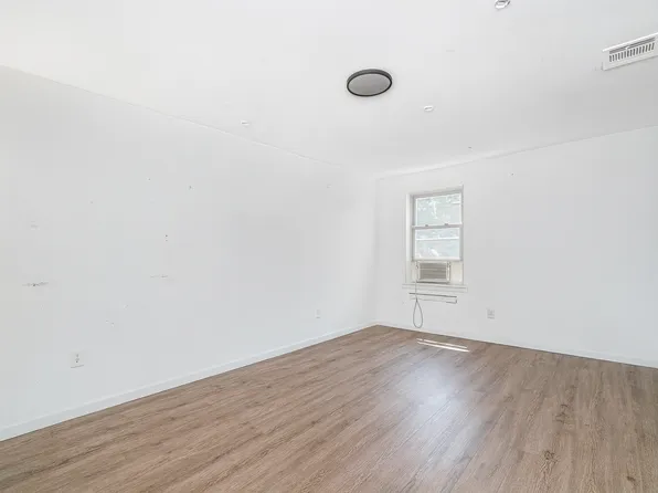 1740 East 13th Street image 18 of 24