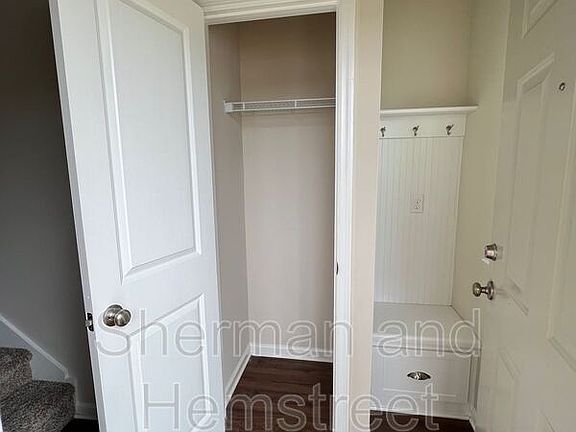 3rd image of 606 Joiner Cir