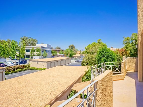 2nd image of 23715 Del Monte Dr Unit 202