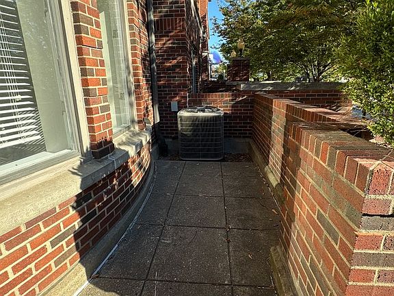 3rd image of 644 S 2nd St APT 4