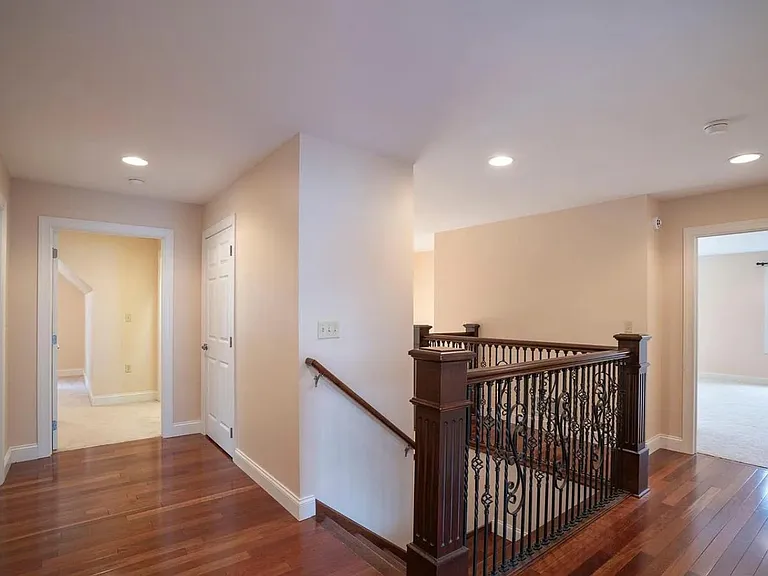 120 Meadowview Dr — Photo 26