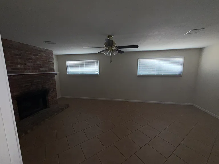6752 W Colter St — Photo 7