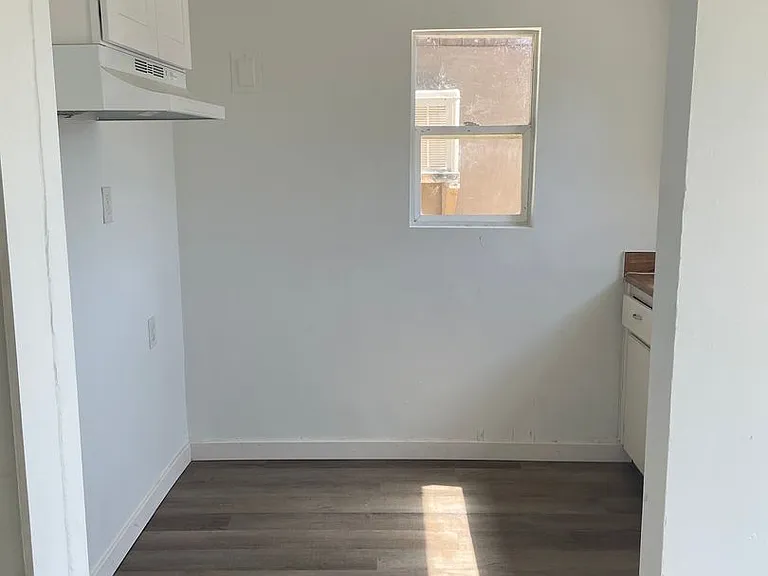 214 Beardsley Ave — Photo 2
