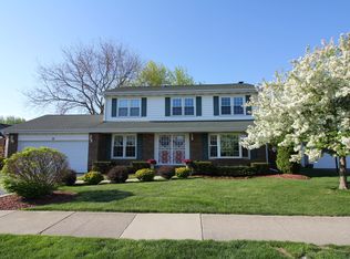 19 E Harbor Dr, Lake Zurich, IL 60047