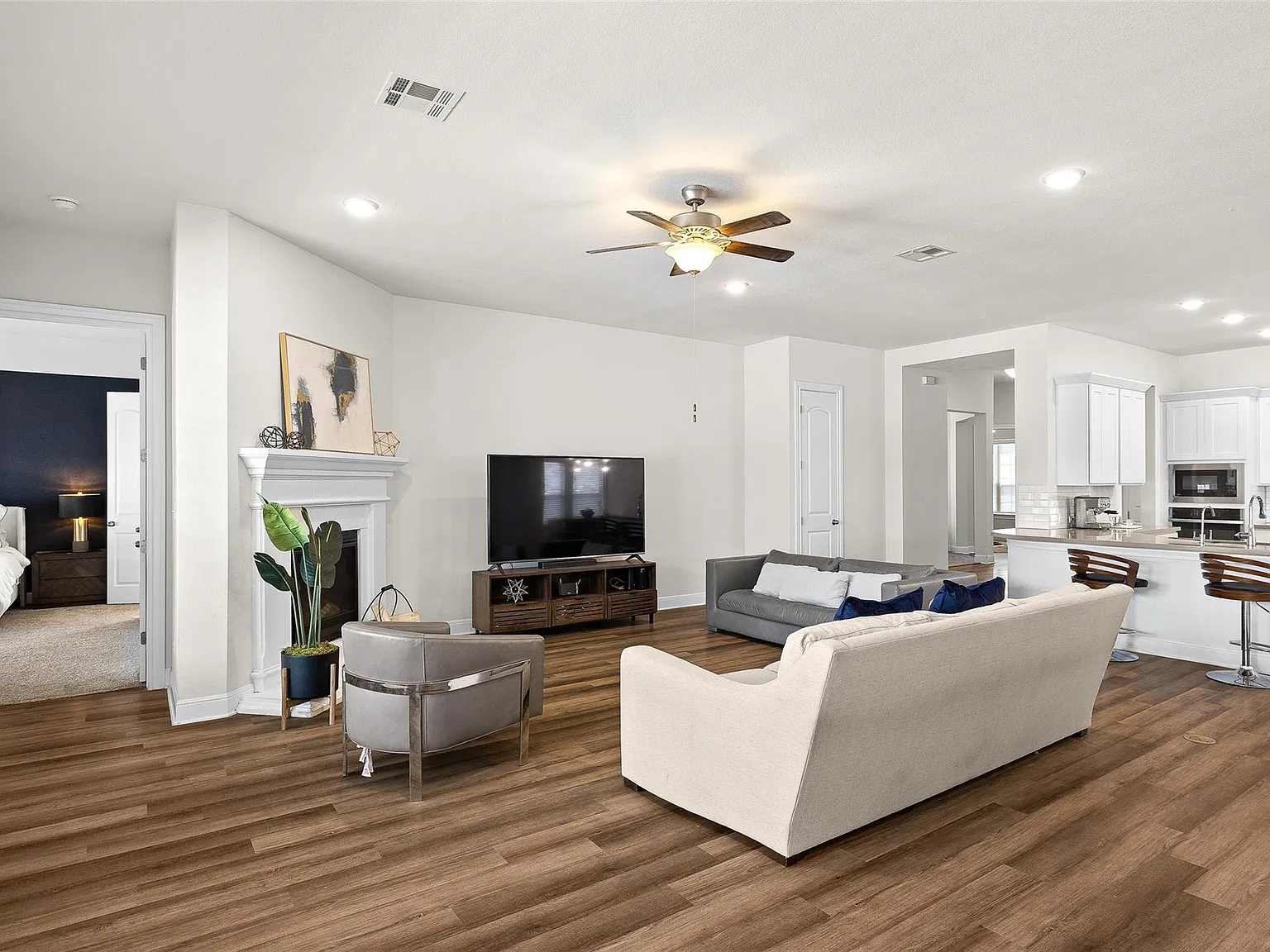 4 bed, 3.0 bath, 2677 sqft, $3,500 — Photo 3
