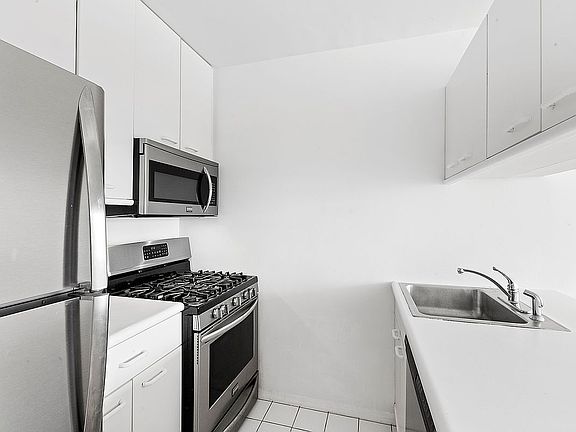 4th image of 350 W 50th St APT 25G