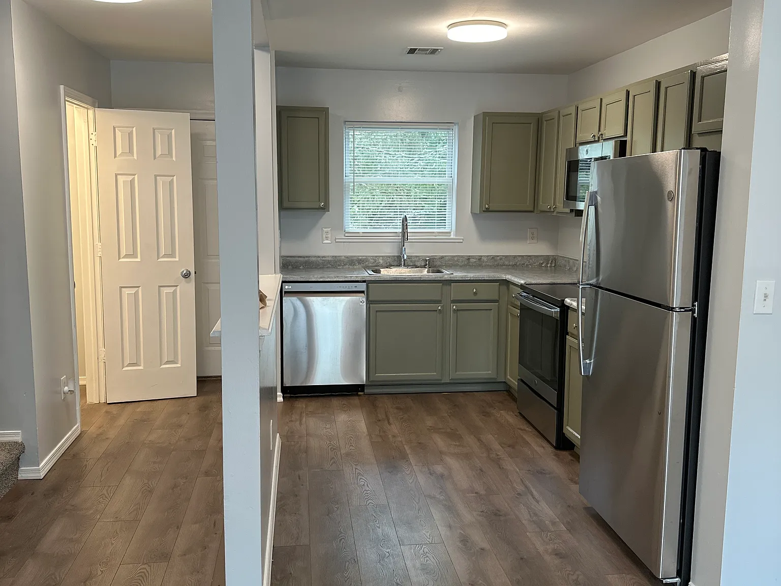 2 bed, 1.5 bath, 1234 sqft, $1,700 — Photo 3