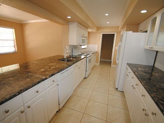 4th image of 11731 NW 27th Ct