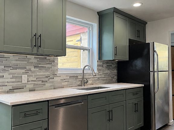 3rd image of 4275 Newland St