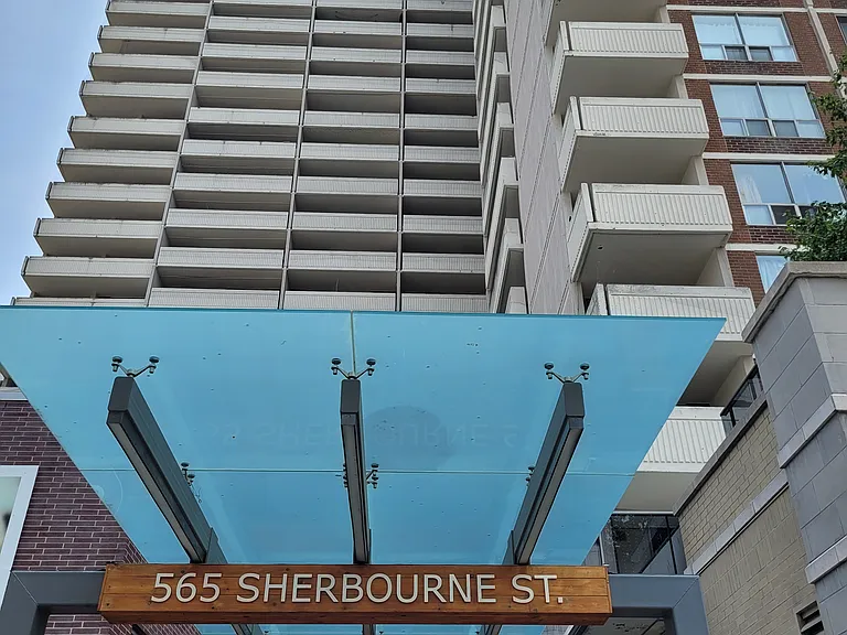 565 Sherbourne St — Photo 2