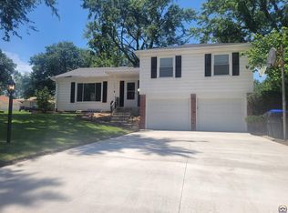 2235 SW Prairie Rd, Topeka, KS 66614