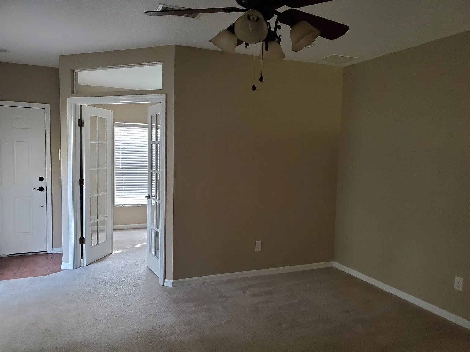 Gorgeous 3 BR/2.5 BA Townhome — Photo 2