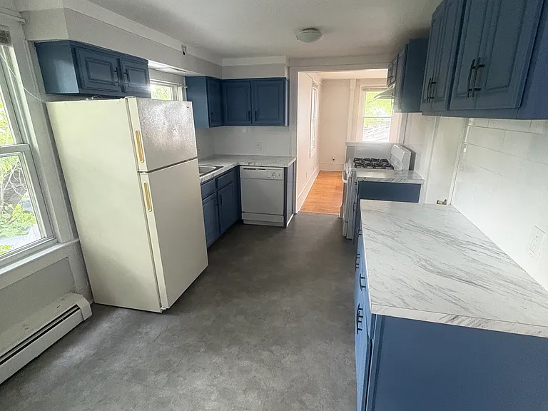 111 Cliff St — Photo 2