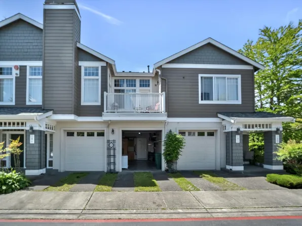 4319 NE 5th Ct, Renton, WA