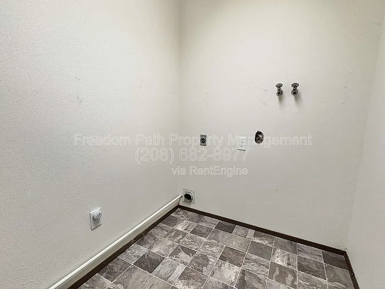 2707 W Fairway Dr — Photo 15