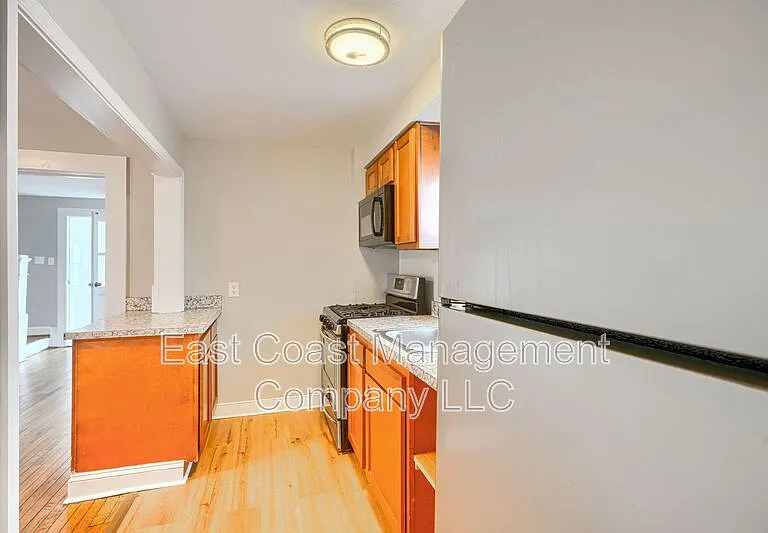 214 Center St — Photo 43