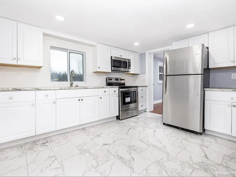 300 Capen St — Photo 2