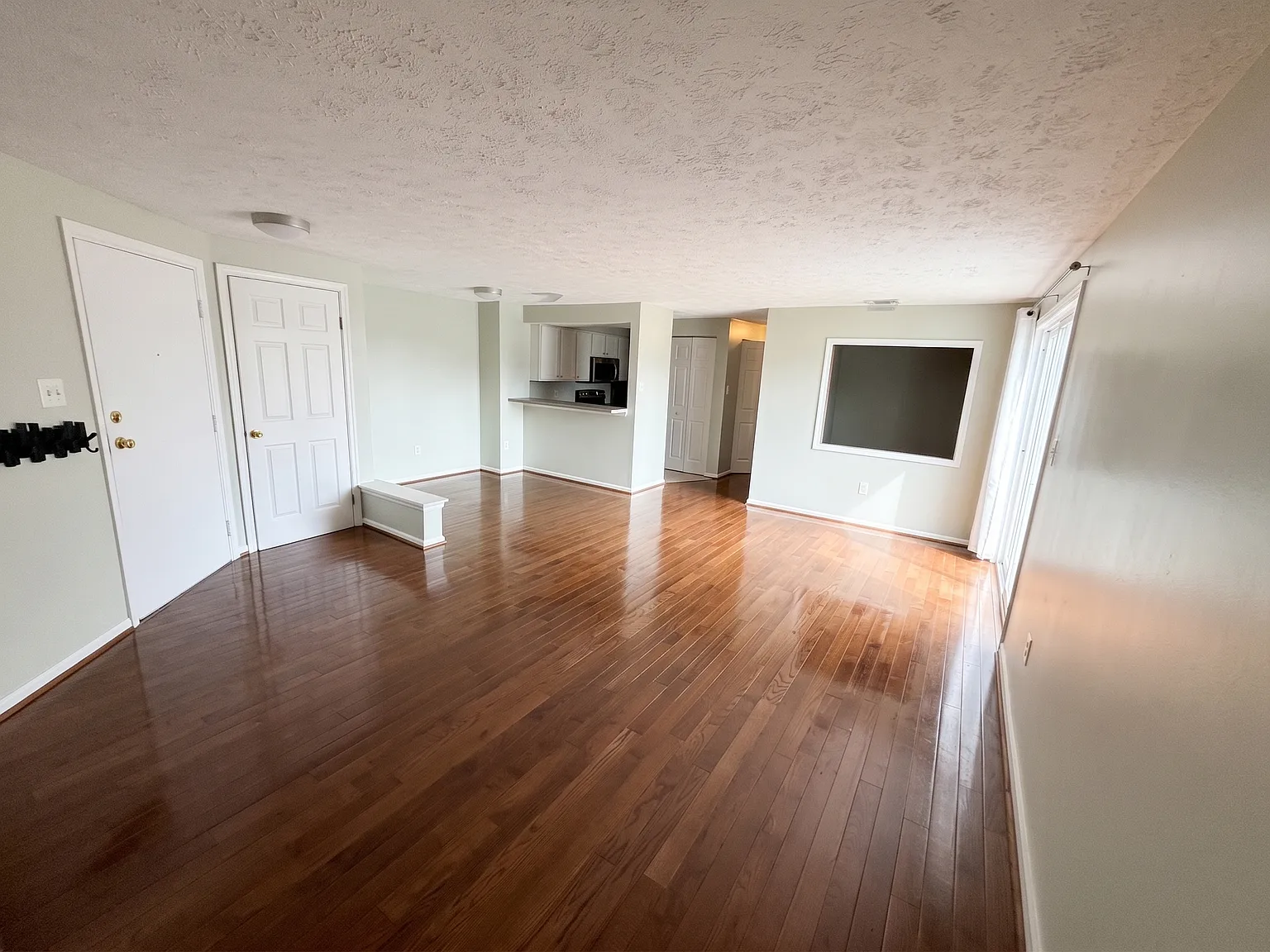 823 Stratford Way - Apt K — Photo 4