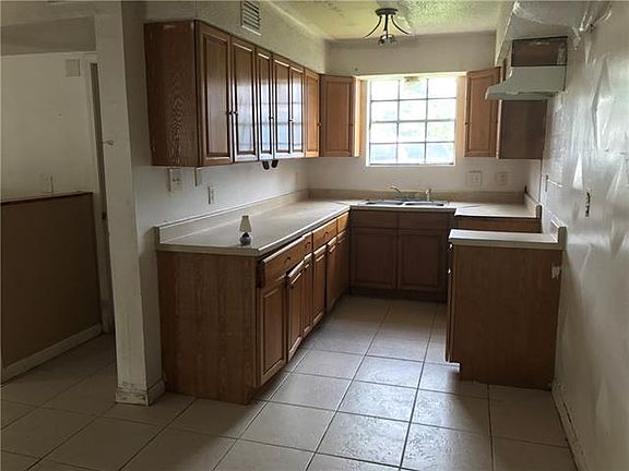 4th image of 4210 N Claiborne Ave