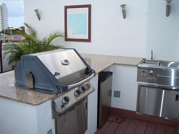 rooftop kitchen w/granite counters