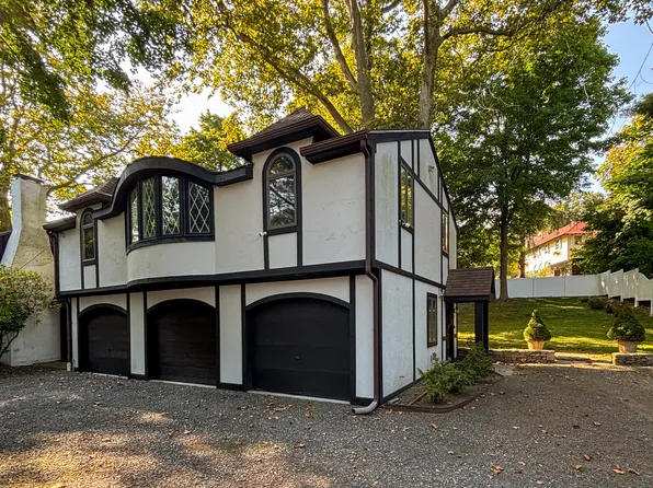 14 Hillspoint Rd, Westport, CT 06880