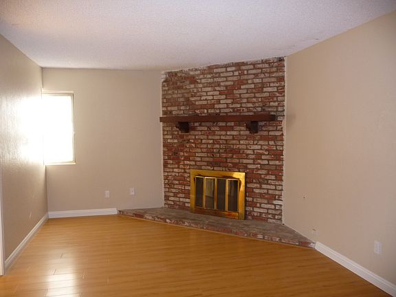 3rd image of 4227 N Magnolia Dr