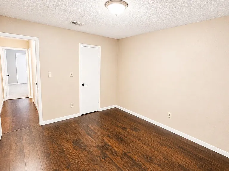 2239 Highland Hills Dr — Photo 22