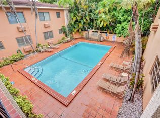 218 Santillane Ave APT 8, Miami, FL 33134