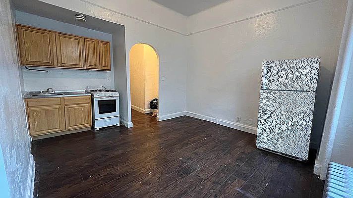 1st image of 156 Vernon Ave APT 4B