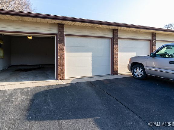 4th image of 7354 Pinegrove Dr #5