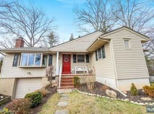 660 Orchard St, Oradell, NJ 07649