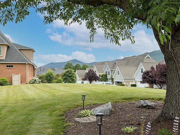 5th image of 130 Cadogan Ct