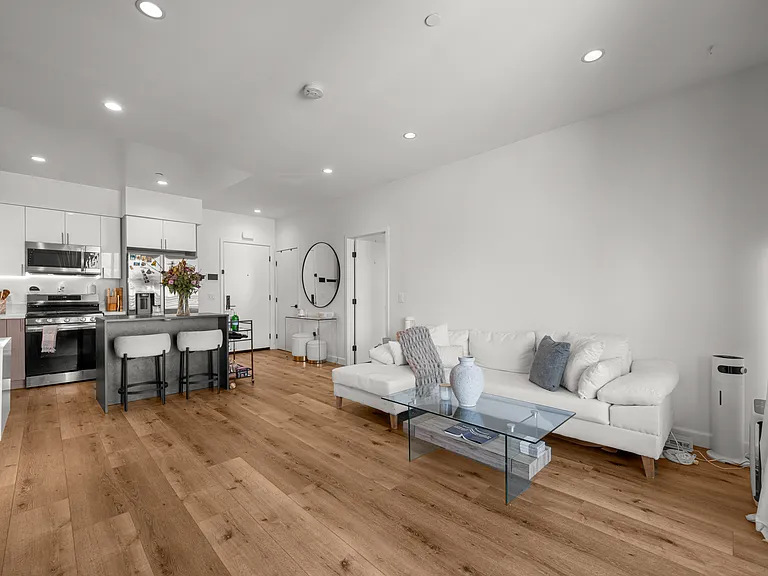 10247 Variel Ave — Photo 11