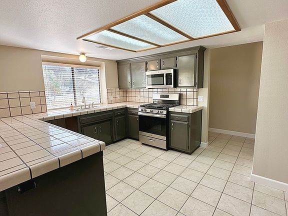 5th image of 735 Walnut Dr