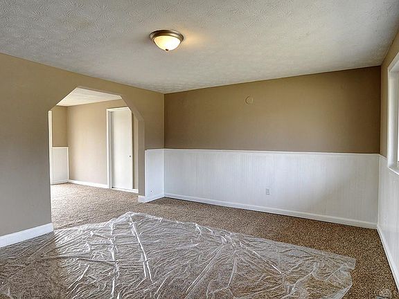 3rd image of 642 Maple Hill Dr