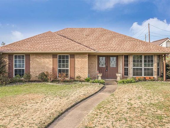 3rd image of 1610 Shady Creek Cir