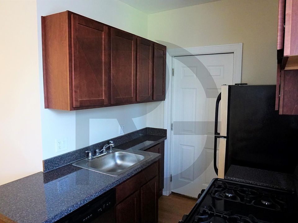 1st image of 3724 N Pine Grove Ave #U3s